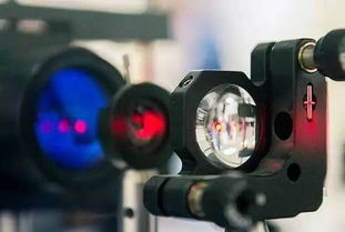 红外激光隔空传输数据 光纤电缆时代的终结者？